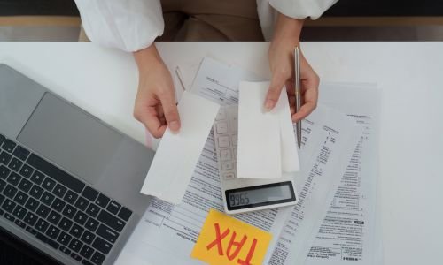 What Medical Professionals Must Know About Tax Cost of Living and Benefits in Bahrain